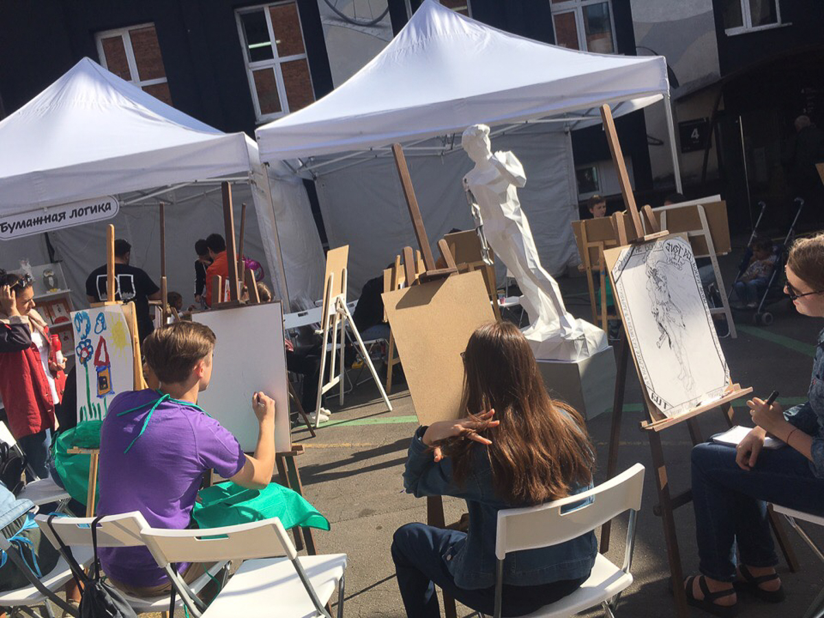 Евгения Гурина из Владимира представила на столичном фестивале творчества свои дизайнерские куклы и украшения. В интервью для «Ключ-Медиа» мастер рассказала о прошедшем мероприятии, а также о том, кто такие Странники и как они могут оживить наш город