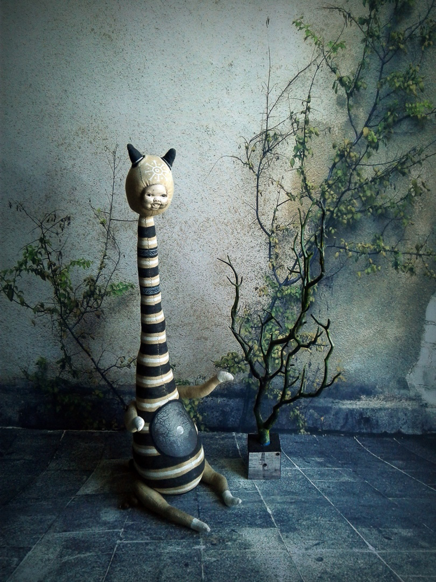 Евгения Гурина из Владимира представила на столичном фестивале творчества свои дизайнерские куклы и украшения. В интервью для «Ключ-Медиа» мастер рассказала о прошедшем мероприятии, а также о том, кто такие Странники и как они могут оживить наш город