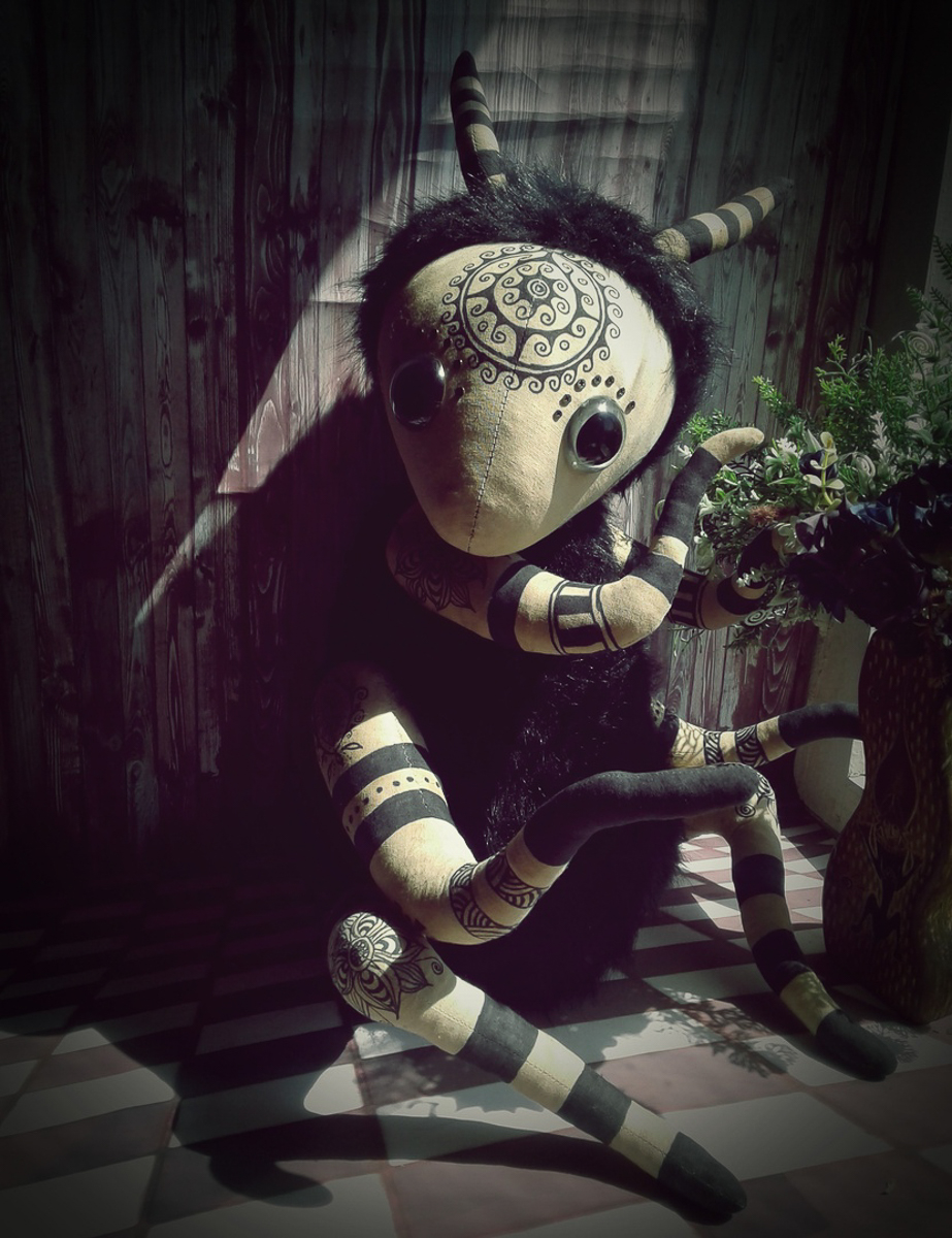 Евгения Гурина из Владимира представила на столичном фестивале творчества свои дизайнерские куклы и украшения. В интервью для «Ключ-Медиа» мастер рассказала о прошедшем мероприятии, а также о том, кто такие Странники и как они могут оживить наш город