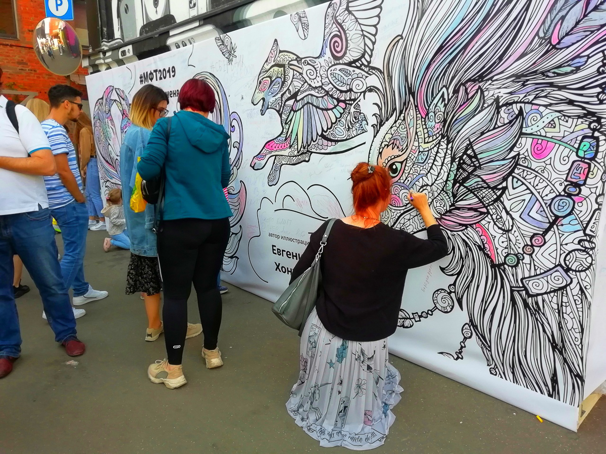 Евгения Гурина из Владимира представила на столичном фестивале творчества свои дизайнерские куклы и украшения. В интервью для «Ключ-Медиа» мастер рассказала о прошедшем мероприятии, а также о том, кто такие Странники и как они могут оживить наш город