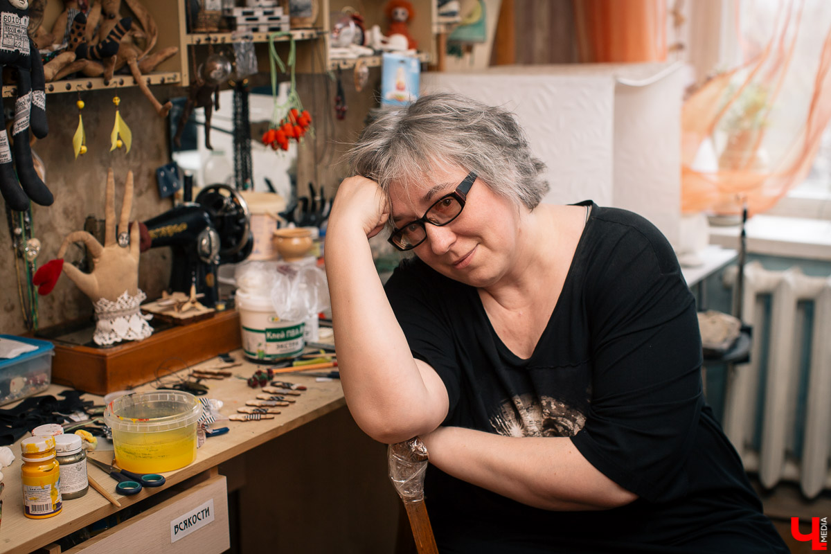 Евгения Гурина из Владимира представила на столичном фестивале творчества свои дизайнерские куклы и украшения. В интервью для «Ключ-Медиа» мастер рассказала о прошедшем мероприятии, а также о том, кто такие Странники и как они могут оживить наш город