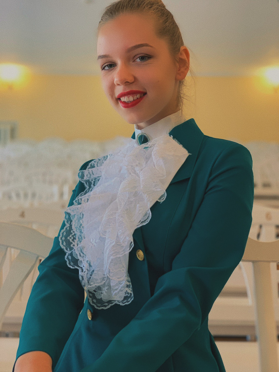 Красивые, статные, изящные. Без них не обходятся самые торжественные события и городские праздники, яркие парады и значимые концерты. Мы пообщались с шестью владимирскими мажоретками и узнали, почему они выбрали именно такой вид деятельности и как на них чаще всего реагируют люди