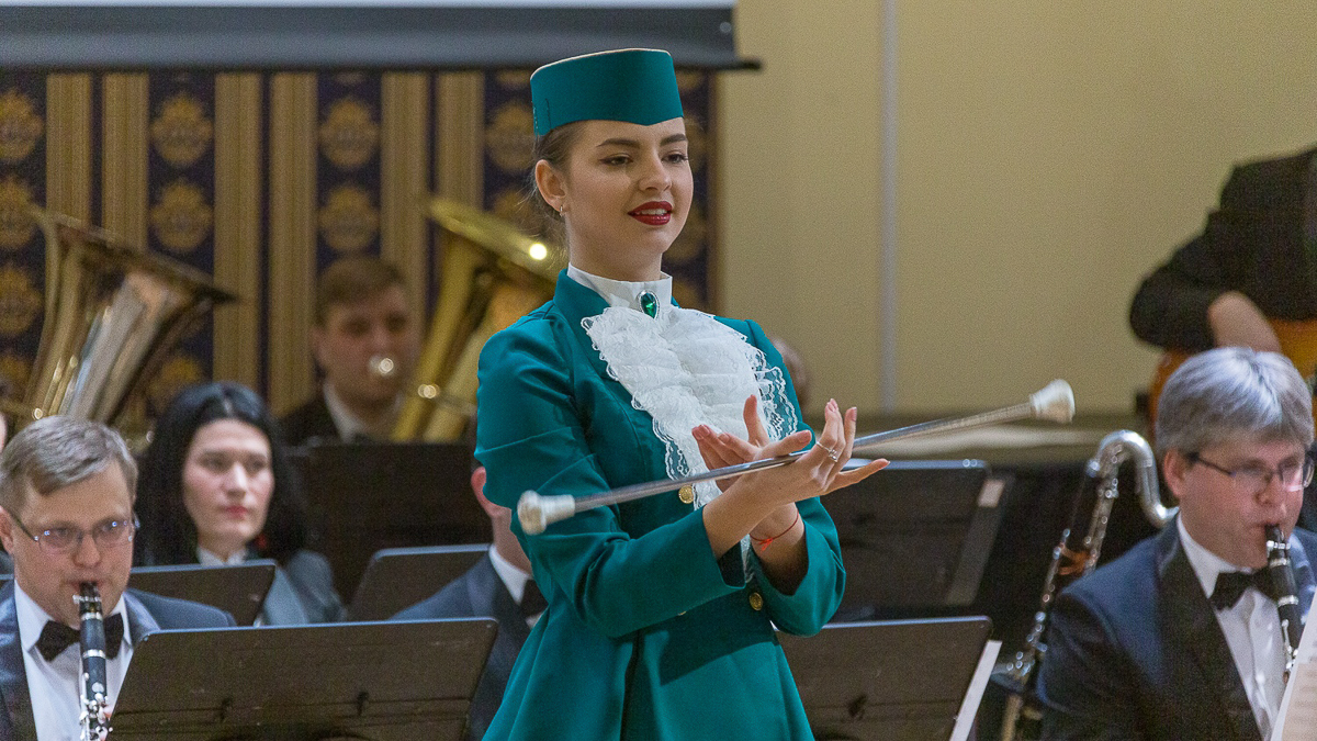 Красивые, статные, изящные. Без них не обходятся самые торжественные события и городские праздники, яркие парады и значимые концерты. Мы пообщались с шестью владимирскими мажоретками и узнали, почему они выбрали именно такой вид деятельности и как на них чаще всего реагируют люди