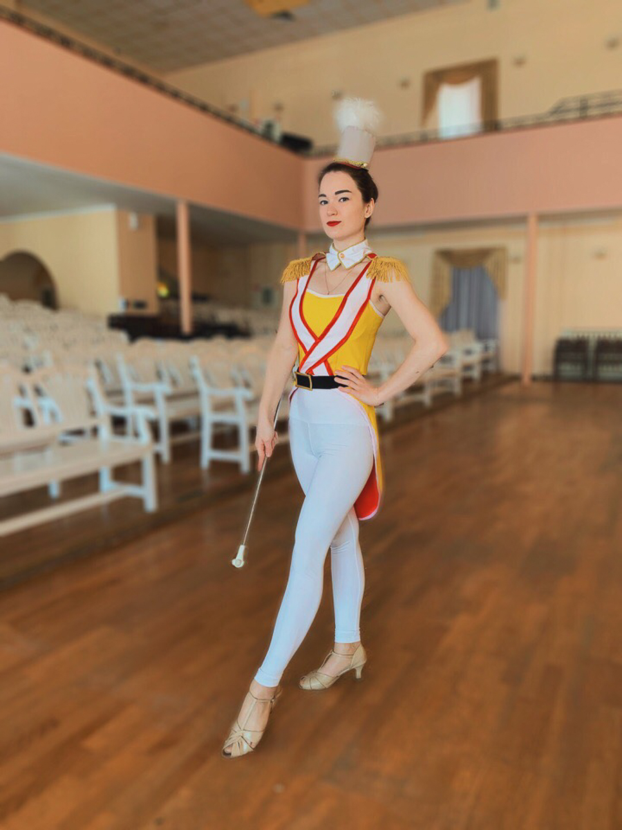 Красивые, статные, изящные. Без них не обходятся самые торжественные события и городские праздники, яркие парады и значимые концерты. Мы пообщались с шестью владимирскими мажоретками и узнали, почему они выбрали именно такой вид деятельности и как на них чаще всего реагируют люди