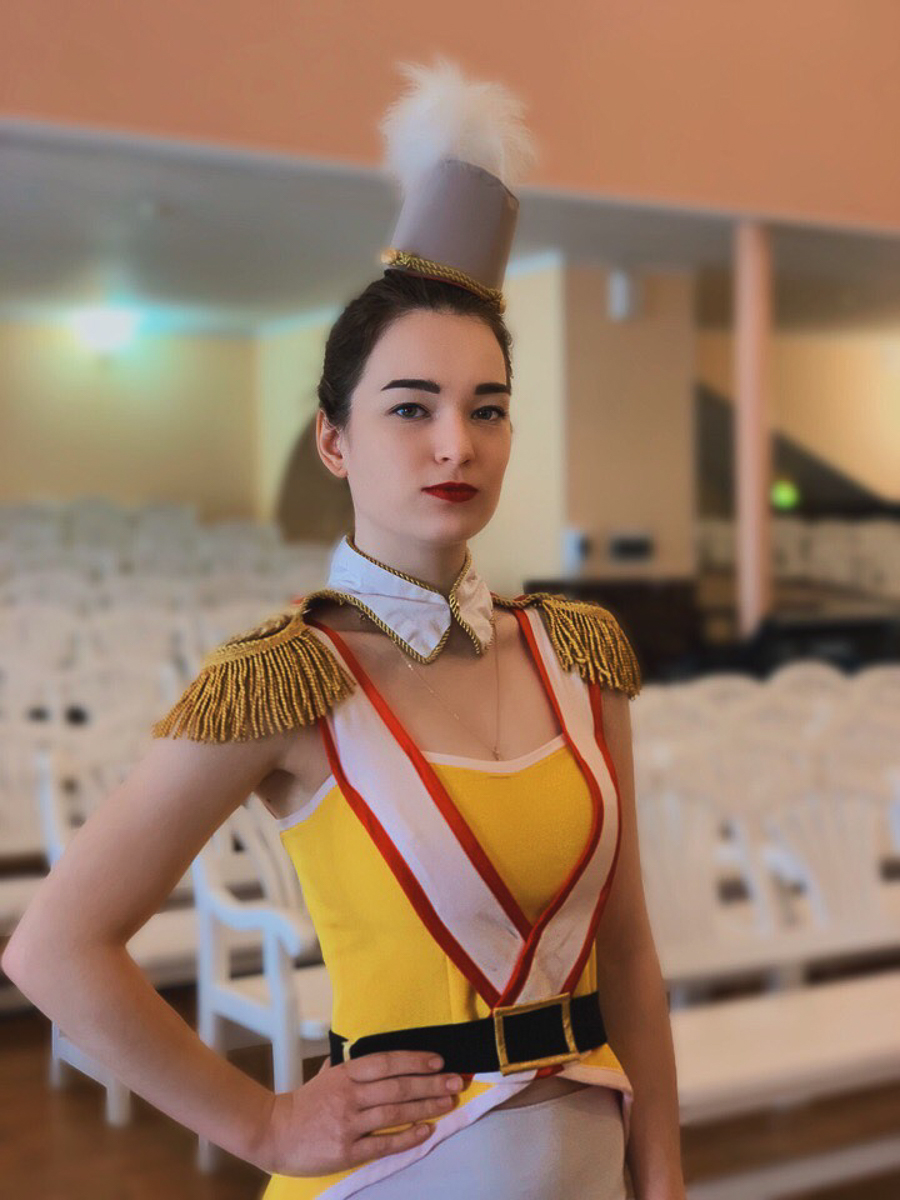 Красивые, статные, изящные. Без них не обходятся самые торжественные события и городские праздники, яркие парады и значимые концерты. Мы пообщались с шестью владимирскими мажоретками и узнали, почему они выбрали именно такой вид деятельности и как на них чаще всего реагируют люди