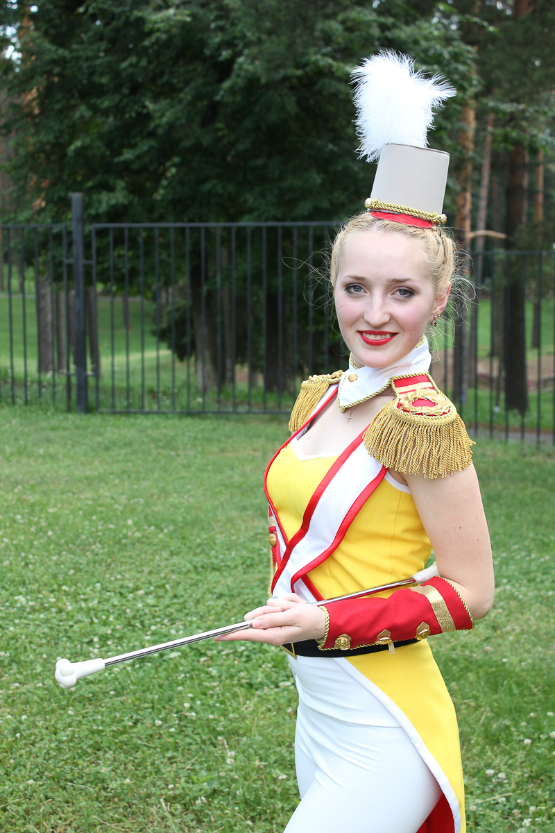 Красивые, статные, изящные. Без них не обходятся самые торжественные события и городские праздники, яркие парады и значимые концерты. Мы пообщались с шестью владимирскими мажоретками и узнали, почему они выбрали именно такой вид деятельности и как на них чаще всего реагируют люди