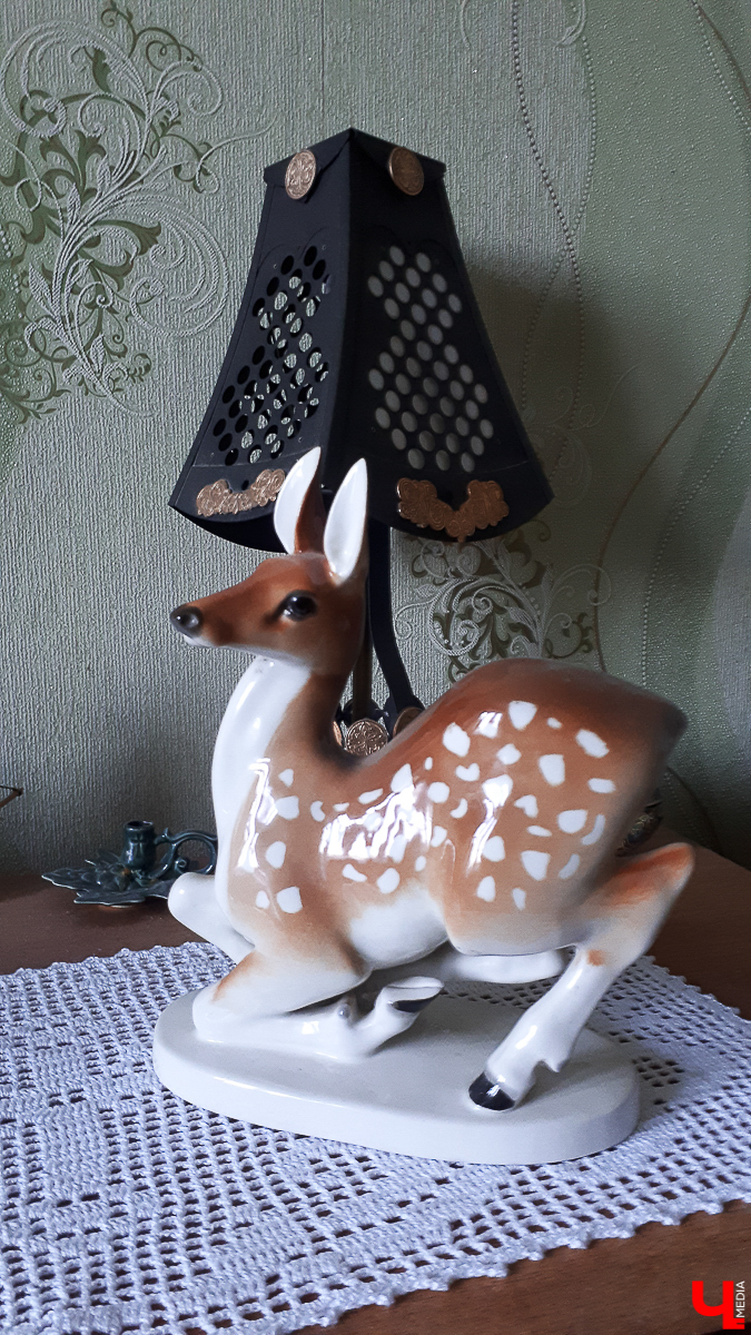 Мы попросили горожан показать вещи, напоминающие о советской эпохе. Часы с кукушкой, хрусталь в серванте, ковры на стенах - эти и другие винтажные предметы во многих квартирах хранятся до сих пор