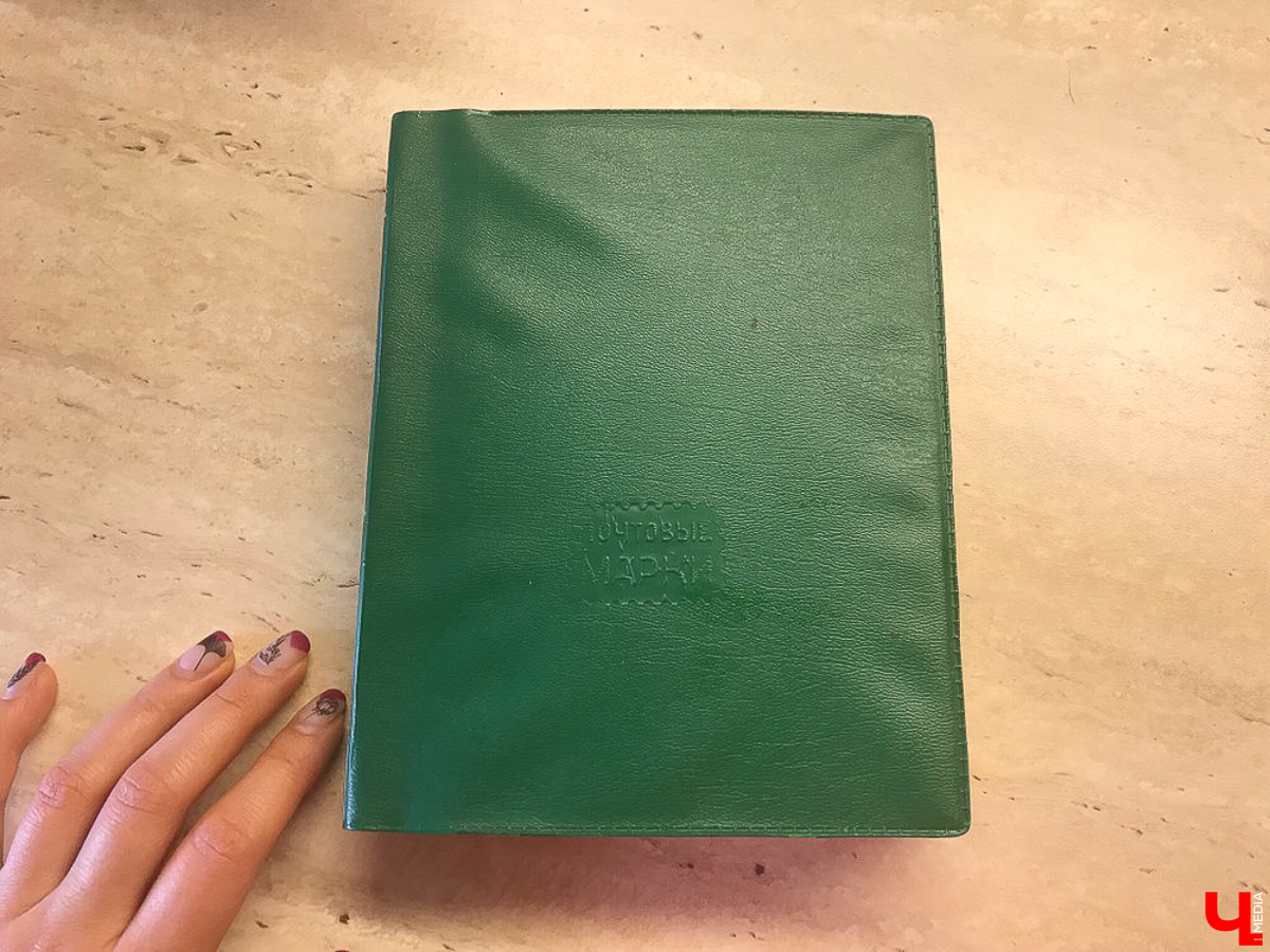 Мы попросили горожан показать вещи, напоминающие о советской эпохе. Часы с кукушкой, хрусталь в серванте, ковры на стенах - эти и другие винтажные предметы во многих квартирах хранятся до сих пор