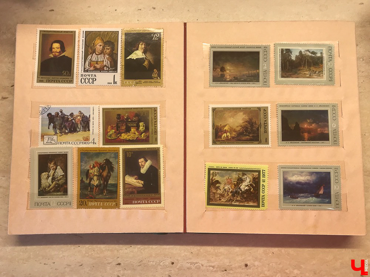 Мы попросили горожан показать вещи, напоминающие о советской эпохе. Часы с кукушкой, хрусталь в серванте, ковры на стенах - эти и другие винтажные предметы во многих квартирах хранятся до сих пор