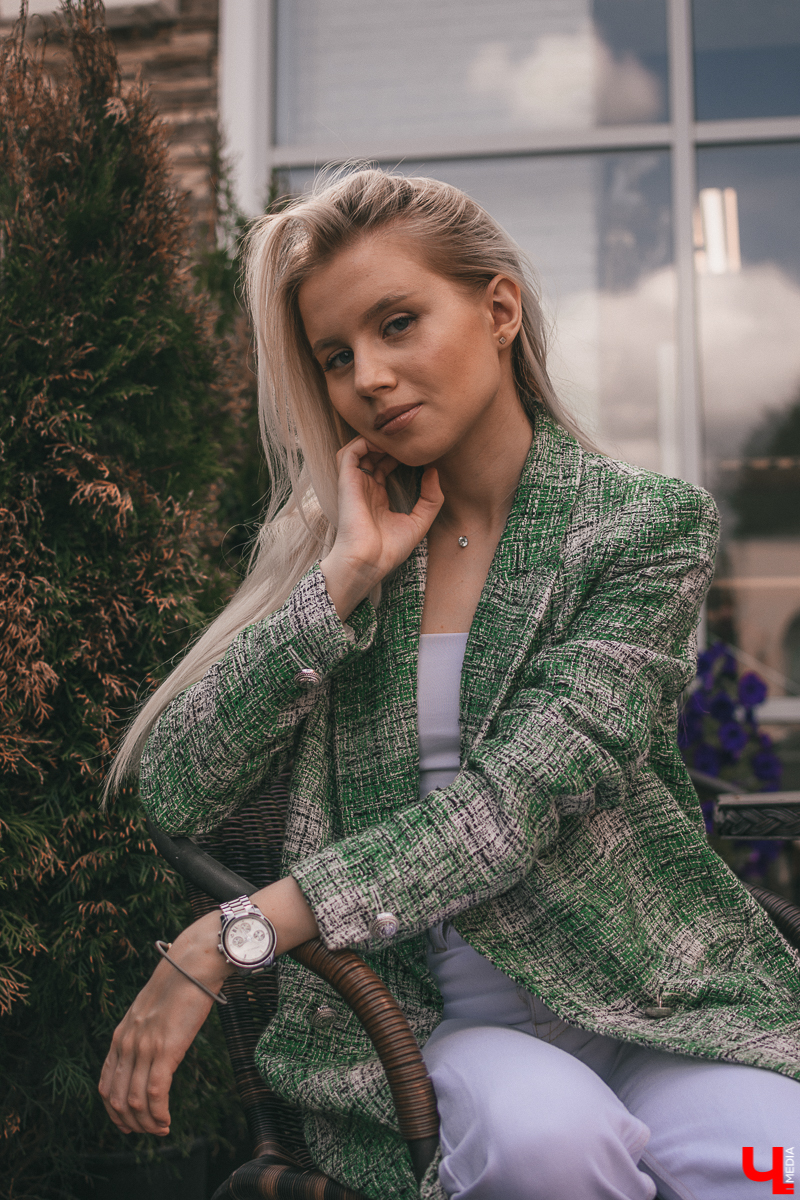 Во Владимире немного распогодилось. Самое время облачиться в светлый наряд. Героиня нашей рубрики, визажист Екатерина Глухова, как раз предпочитает в своей одежде максимум белого цвета