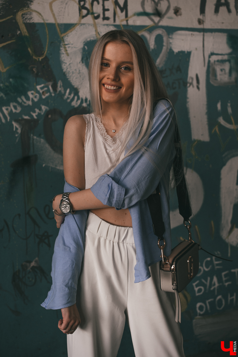 Во Владимире немного распогодилось. Самое время облачиться в светлый наряд. Героиня нашей рубрики, визажист Екатерина Глухова, как раз предпочитает в своей одежде максимум белого цвета