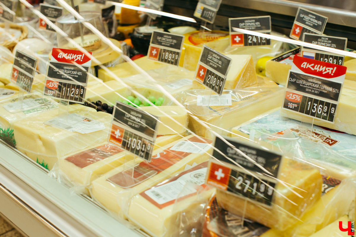 Бренд-шеф Roulet Дмитрий Орловский показал, как готовить фондю, а педагог Венского балета Сергей Игнатьев - как его танцевать