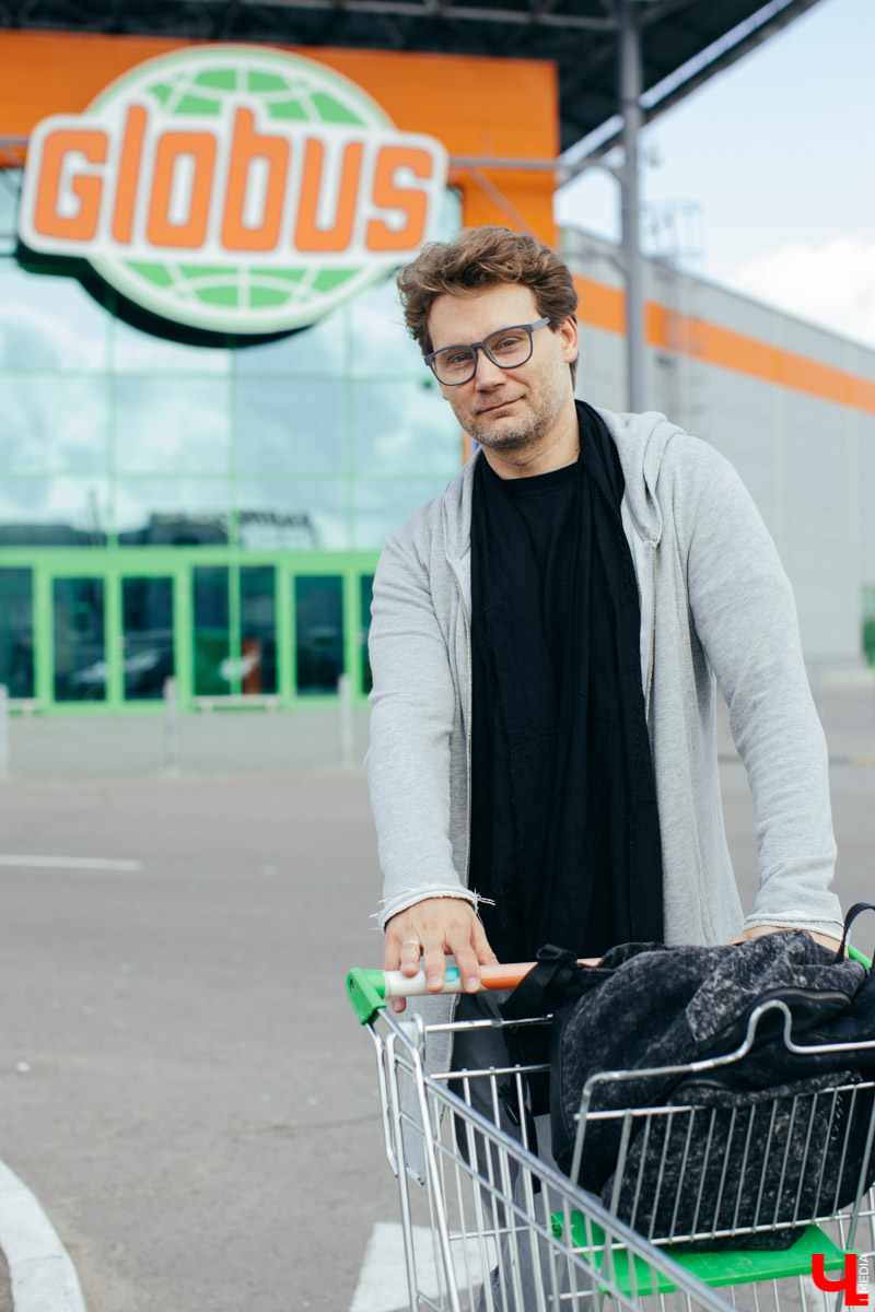 Бренд-шеф Roulet Дмитрий Орловский показал, как готовить фондю, а педагог Венского балета Сергей Игнатьев - как его танцевать