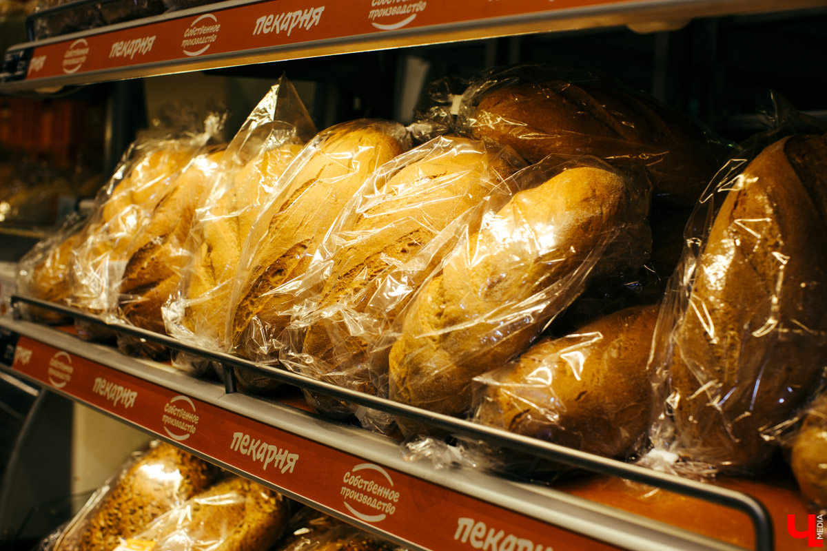 Бренд-шеф Roulet Дмитрий Орловский показал, как готовить фондю, а педагог Венского балета Сергей Игнатьев - как его танцевать