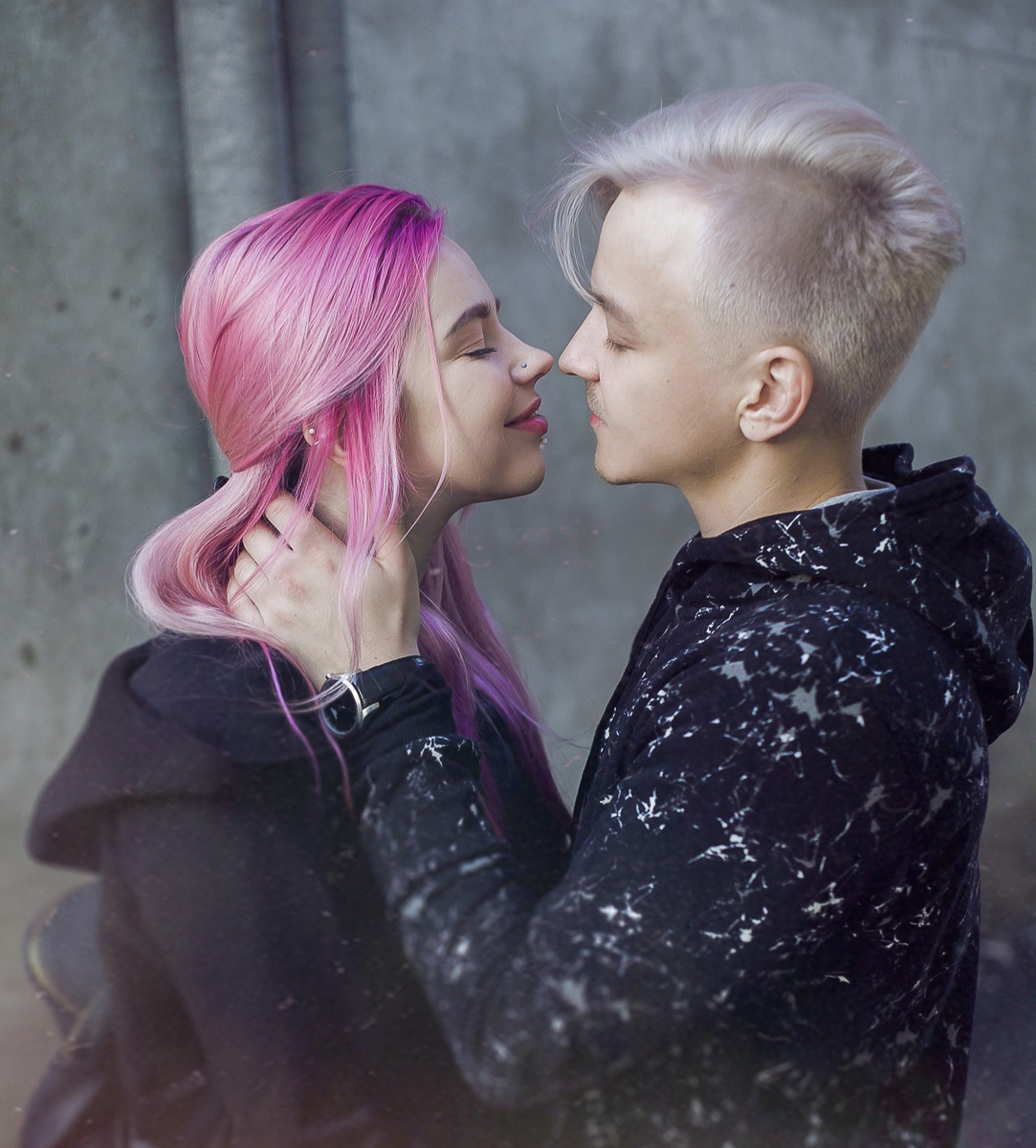 Они выделяются своей внешностью, достижениями и талантами. Эти владимирские пары не похожи на остальные. Мы выяснили, как им удалось повстречать друг друга, а также сохранить чувства на долгие годы