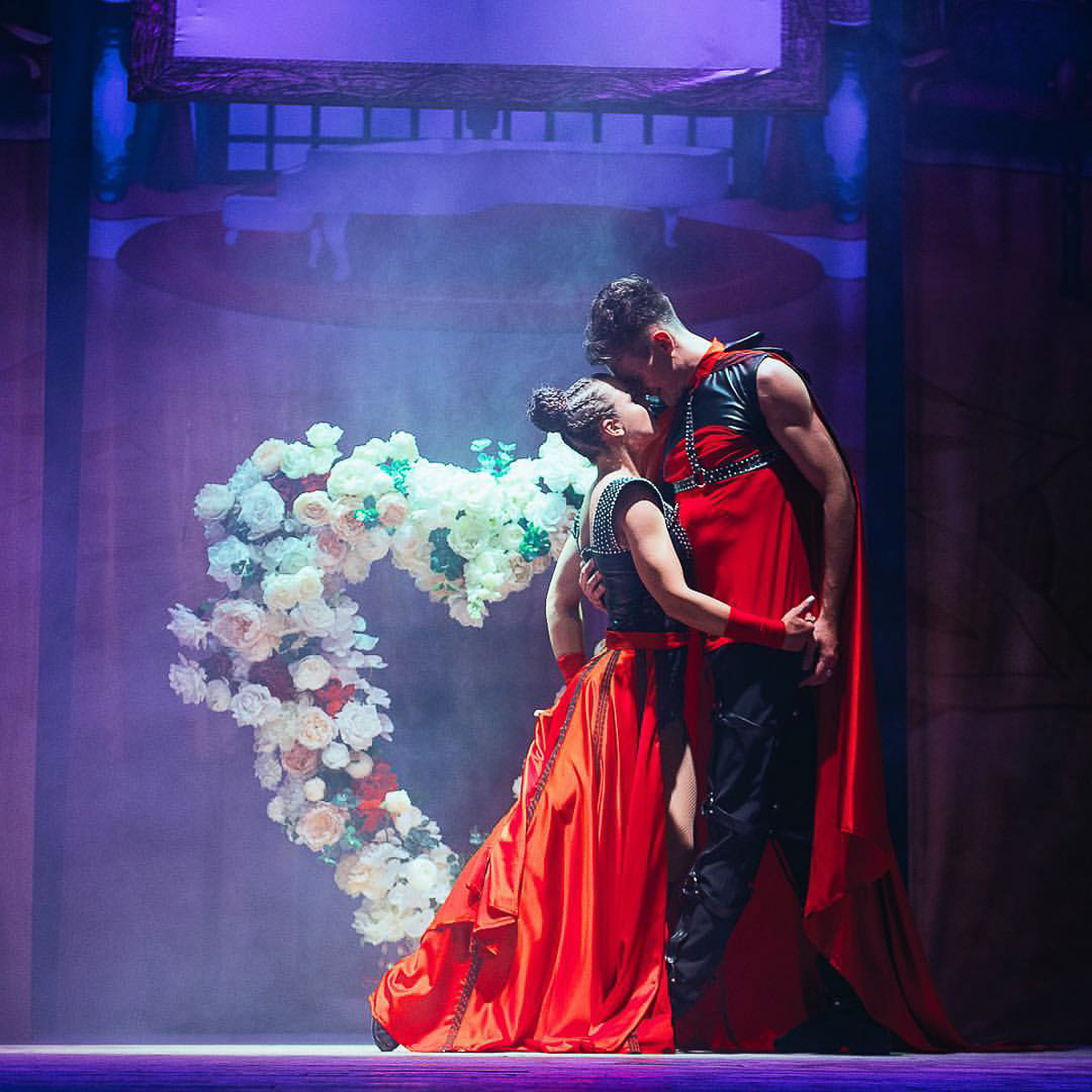 Они выделяются своей внешностью, достижениями и талантами. Эти владимирские пары не похожи на остальные. Мы выяснили, как им удалось повстречать друг друга, а также сохранить чувства на долгие годы