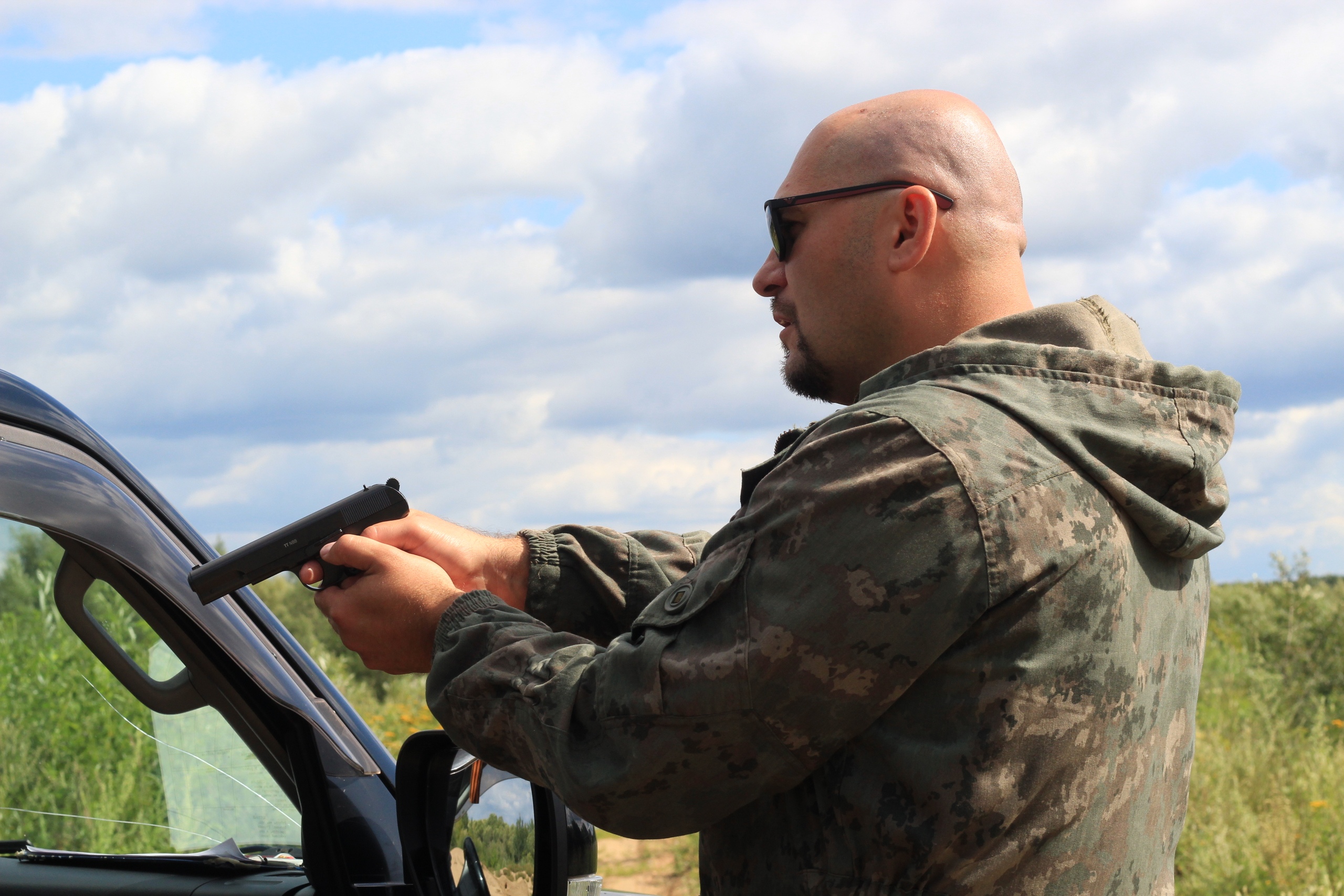 Геннадий Шеин, автор сценария детективного телесериала "Пуля", приоткрыл завесу тайны съемок нового интернет-проекта "Маршрут 33"