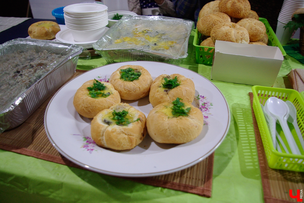 “Ресторанный день” в садах ДТЮ не состоялся из-за дождя. Гастрономические проекты были вынуждены представить свою продукцию на Стрелецкой, 25