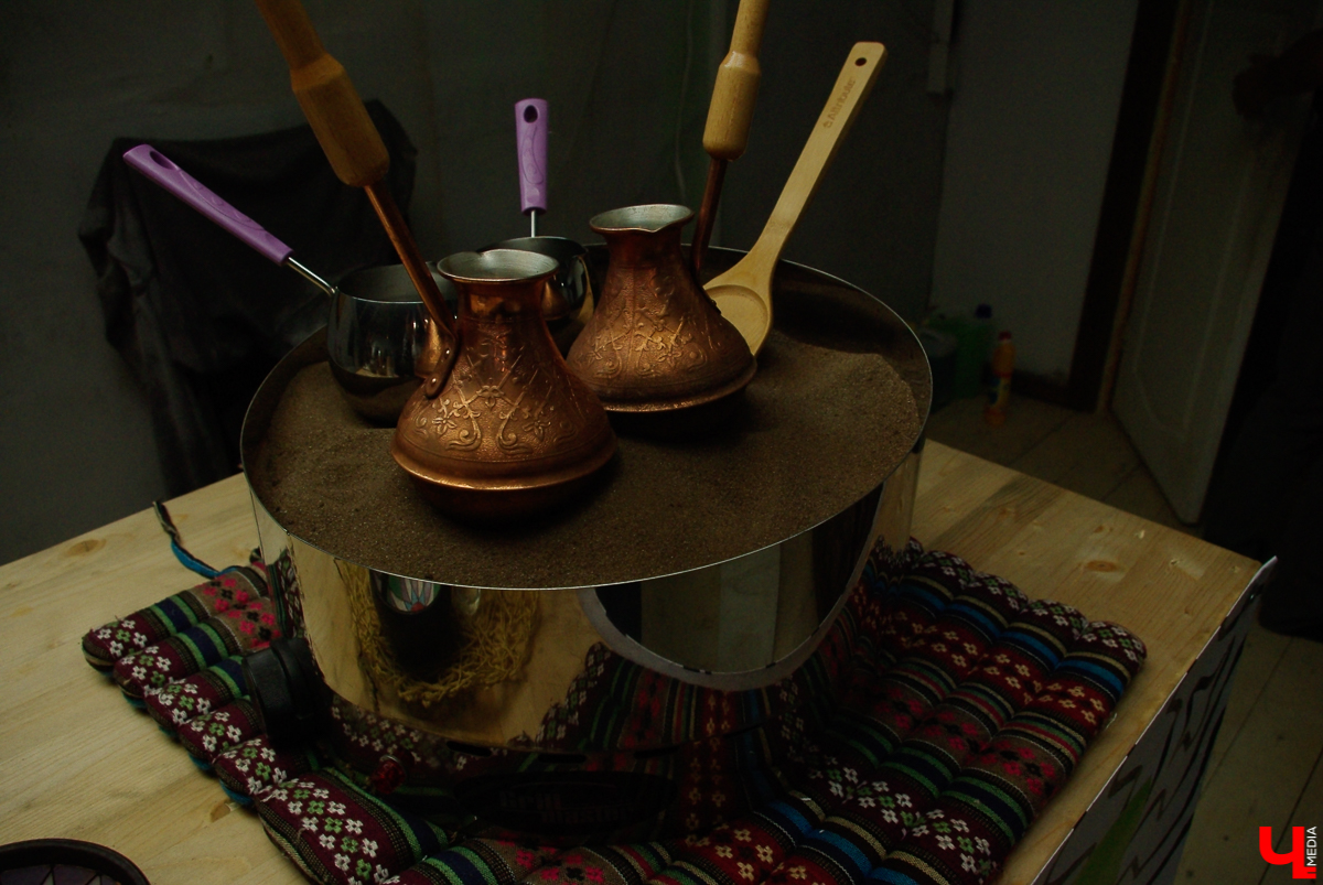 “Ресторанный день” в садах ДТЮ не состоялся из-за дождя. Гастрономические проекты были вынуждены представить свою продукцию на Стрелецкой, 25