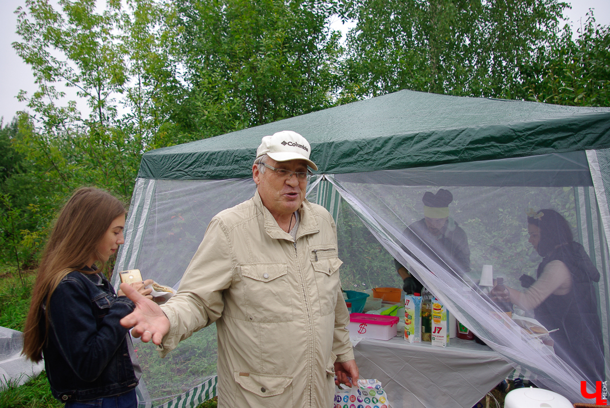 “Ресторанный день” в садах ДТЮ не состоялся из-за дождя. Гастрономические проекты были вынуждены представить свою продукцию на Стрелецкой, 25