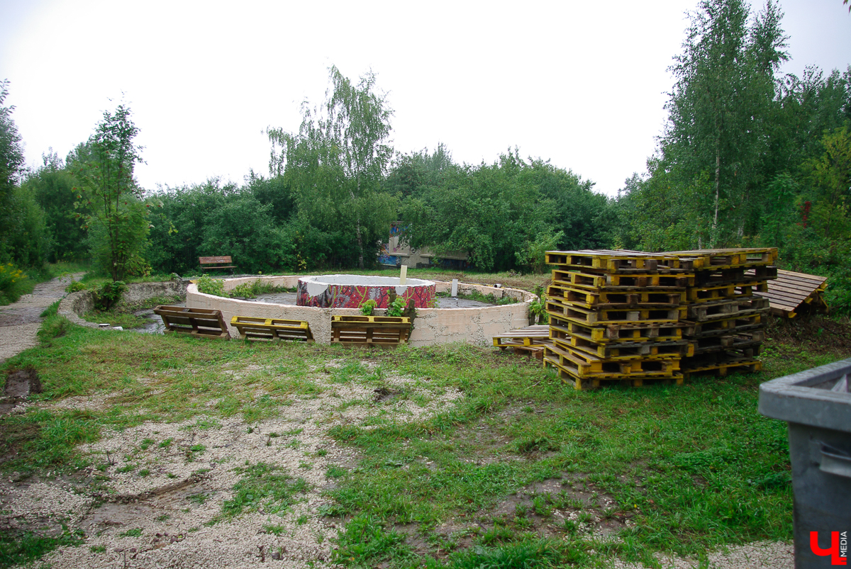 “Ресторанный день” в садах ДТЮ не состоялся из-за дождя. Гастрономические проекты были вынуждены представить свою продукцию на Стрелецкой, 25