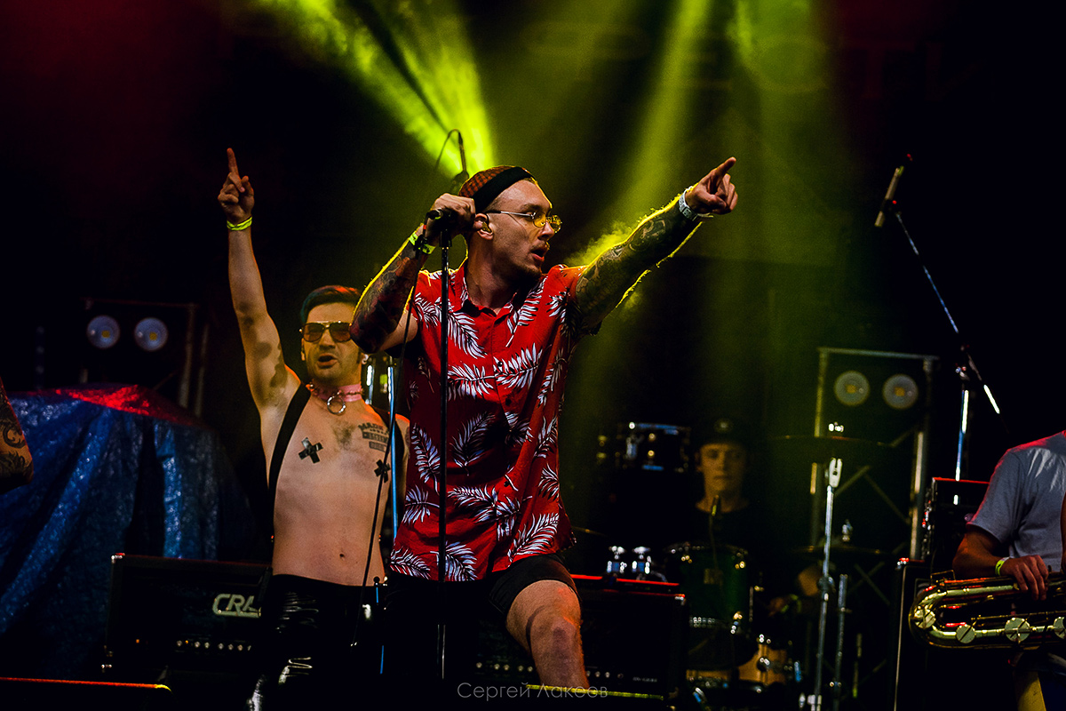 Правильно говорят: «Свято место пусто не бывает». Пока самый крупный и именитый рок-фестиваль региона «Владимирский тяжеловоз» не проводился – не покидало ощущение, что это место свободно. «Тяжеловоз» ждали целых три года. И даже плохая погода не помешала его возвращению