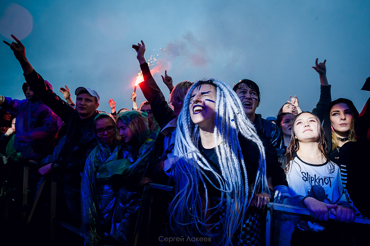 Правильно говорят: «Свято место пусто не бывает». Пока самый крупный и именитый рок-фестиваль региона «Владимирский тяжеловоз» не проводился – не покидало ощущение, что это место свободно. «Тяжеловоз» ждали целых три года. И даже плохая погода не помешала его возвращению