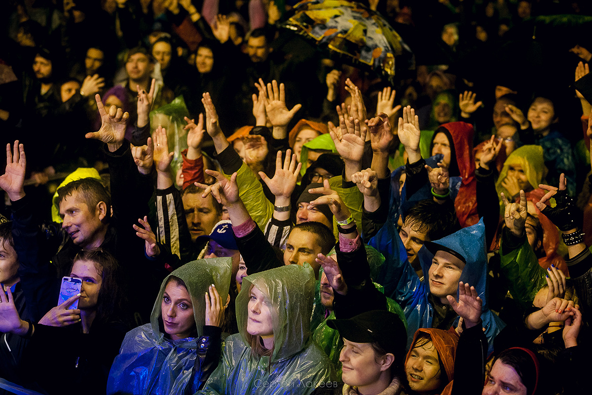 Правильно говорят: «Свято место пусто не бывает». Пока самый крупный и именитый рок-фестиваль региона «Владимирский тяжеловоз» не проводился – не покидало ощущение, что это место свободно. «Тяжеловоз» ждали целых три года. И даже плохая погода не помешала его возвращению