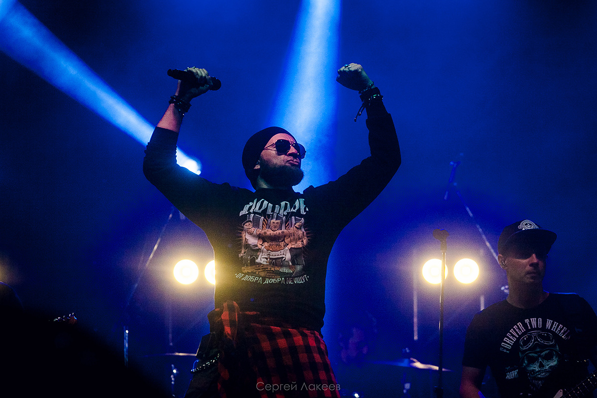 Правильно говорят: «Свято место пусто не бывает». Пока самый крупный и именитый рок-фестиваль региона «Владимирский тяжеловоз» не проводился – не покидало ощущение, что это место свободно. «Тяжеловоз» ждали целых три года. И даже плохая погода не помешала его возвращению