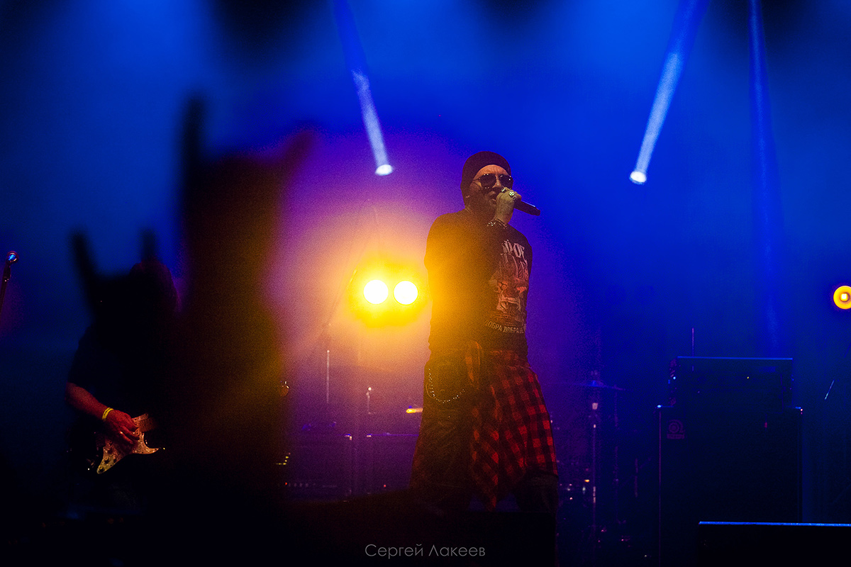 Правильно говорят: «Свято место пусто не бывает». Пока самый крупный и именитый рок-фестиваль региона «Владимирский тяжеловоз» не проводился – не покидало ощущение, что это место свободно. «Тяжеловоз» ждали целых три года. И даже плохая погода не помешала его возвращению