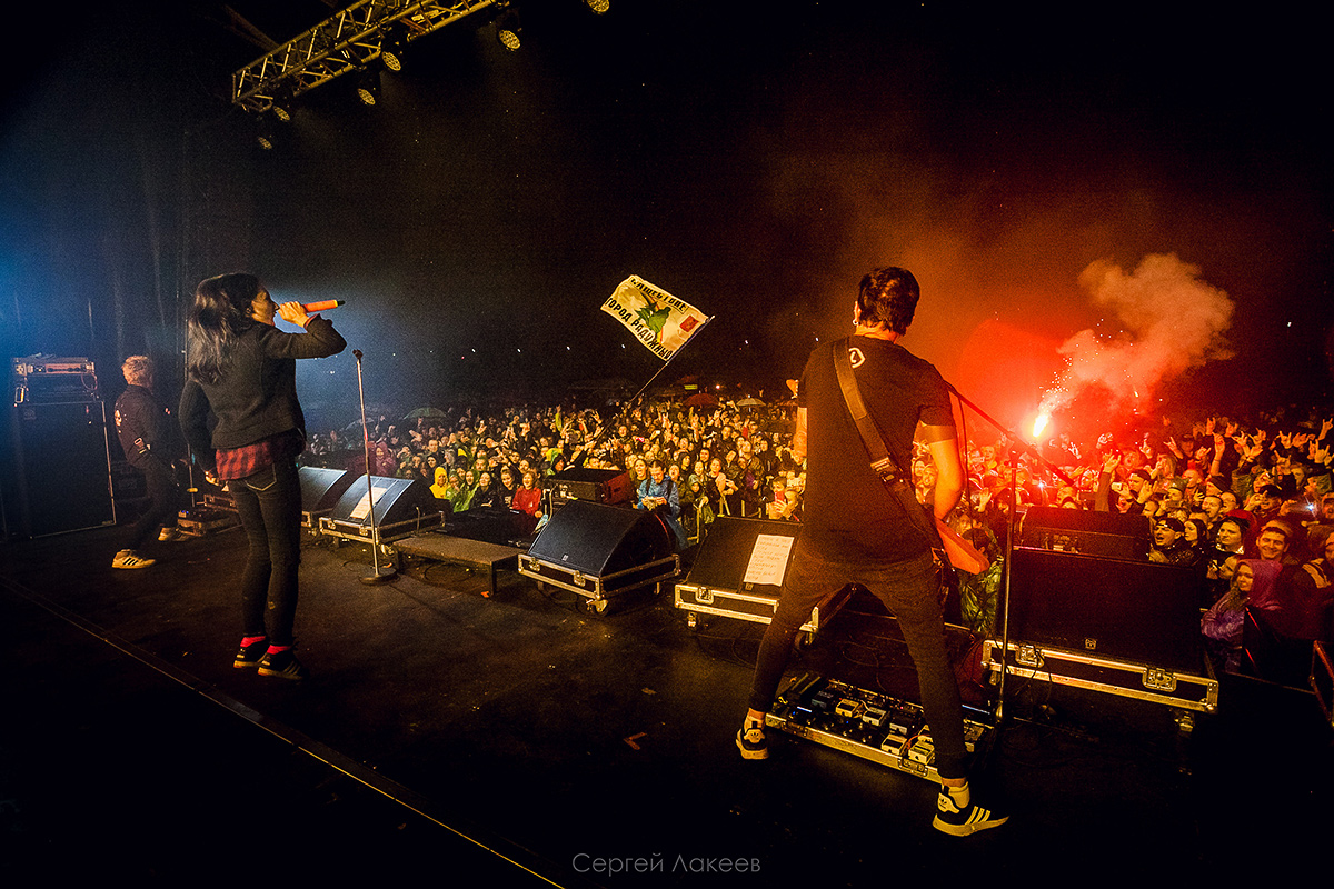 Правильно говорят: «Свято место пусто не бывает». Пока самый крупный и именитый рок-фестиваль региона «Владимирский тяжеловоз» не проводился – не покидало ощущение, что это место свободно. «Тяжеловоз» ждали целых три года. И даже плохая погода не помешала его возвращению