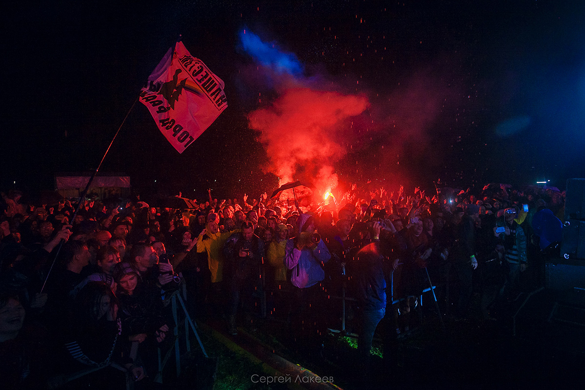 Правильно говорят: «Свято место пусто не бывает». Пока самый крупный и именитый рок-фестиваль региона «Владимирский тяжеловоз» не проводился – не покидало ощущение, что это место свободно. «Тяжеловоз» ждали целых три года. И даже плохая погода не помешала его возвращению