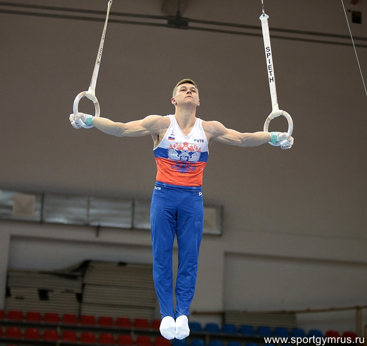 Как живут и тренируются спортсмены знаменитой не только на всю страну, но и на весь мир школы олимпийского резерва? Об этом в эксклюзивном интервью с двумя сильнейшими гимнастами нашего региона - Ильей Кибартасом и Алексеем Богдановым