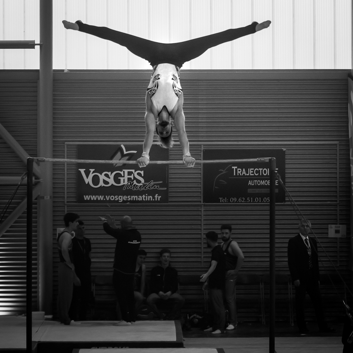 Как живут и тренируются спортсмены знаменитой не только на всю страну, но и на весь мир школы олимпийского резерва? Об этом в эксклюзивном интервью с двумя сильнейшими гимнастами нашего региона - Ильей Кибартасом и Алексеем Богдановым