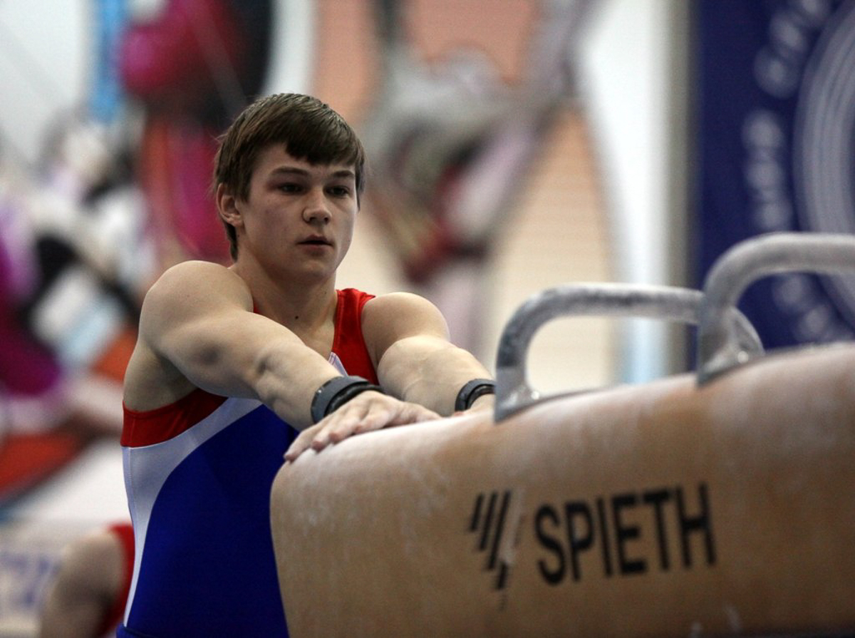 Как живут и тренируются спортсмены знаменитой не только на всю страну, но и на весь мир школы олимпийского резерва? Об этом в эксклюзивном интервью с двумя сильнейшими гимнастами нашего региона - Ильей Кибартасом и Алексеем Богдановым