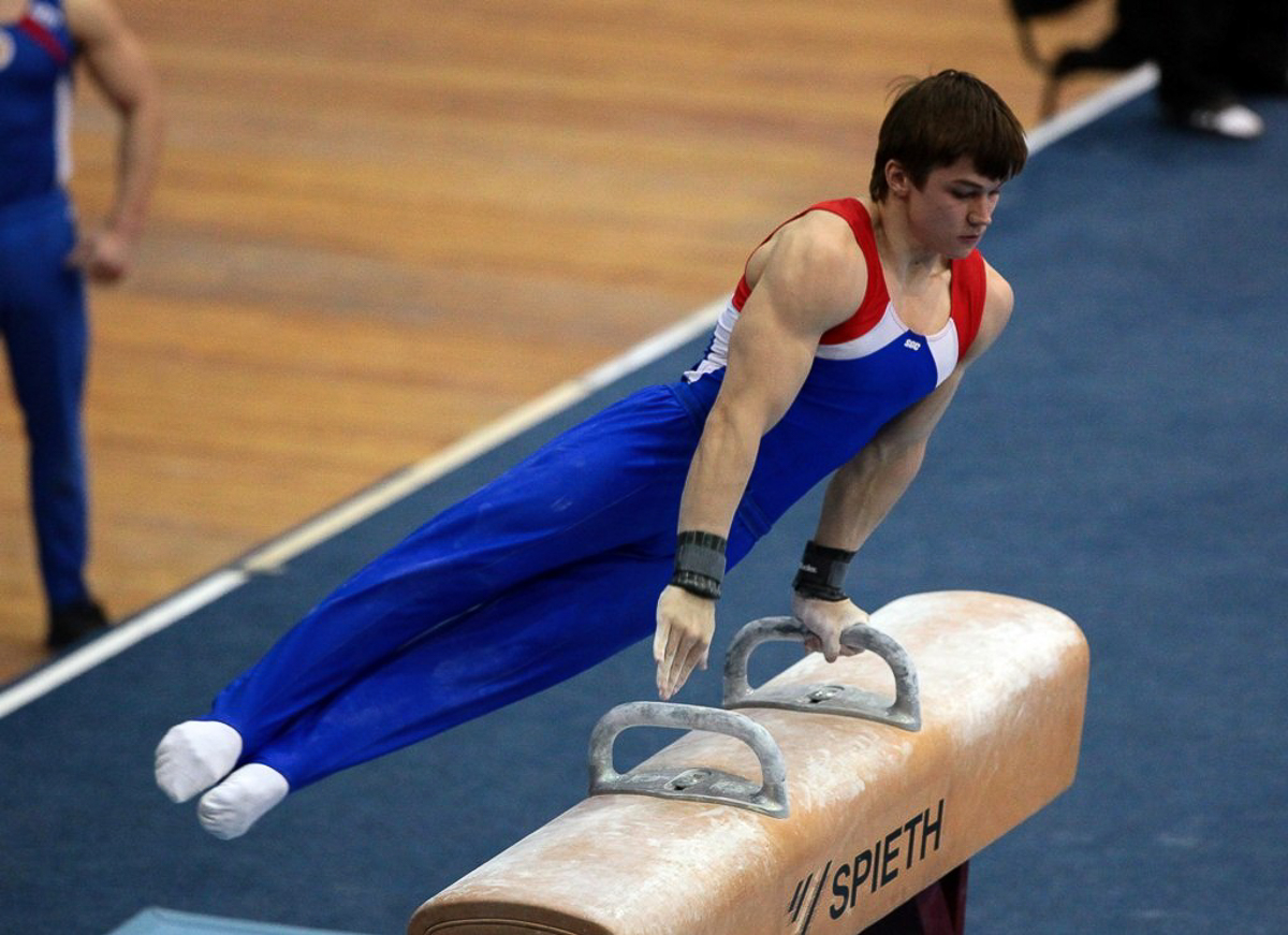 Как живут и тренируются спортсмены знаменитой не только на всю страну, но и на весь мир школы олимпийского резерва? Об этом в эксклюзивном интервью с двумя сильнейшими гимнастами нашего региона - Ильей Кибартасом и Алексеем Богдановым