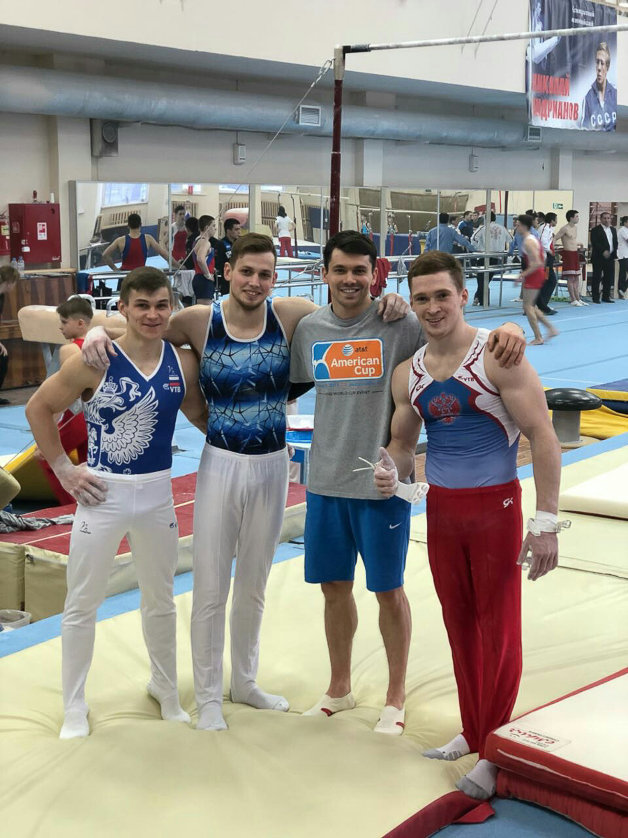 Как живут и тренируются спортсмены знаменитой не только на всю страну, но и на весь мир школы олимпийского резерва? Об этом в эксклюзивном интервью с двумя сильнейшими гимнастами нашего региона - Ильей Кибартасом и Алексеем Богдановым