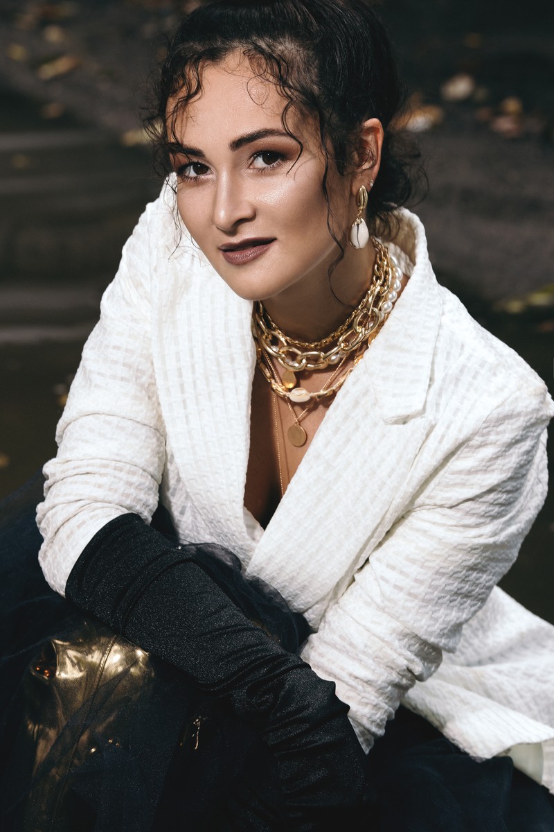 Летом 2019-го Владимир несколько раз затапливало. Во время ливней вода не уходит с дорог и тротуаров, образуются глубокие лужи. Фотограф Светлана Федорова нашла способ заявить о проблеме креативно