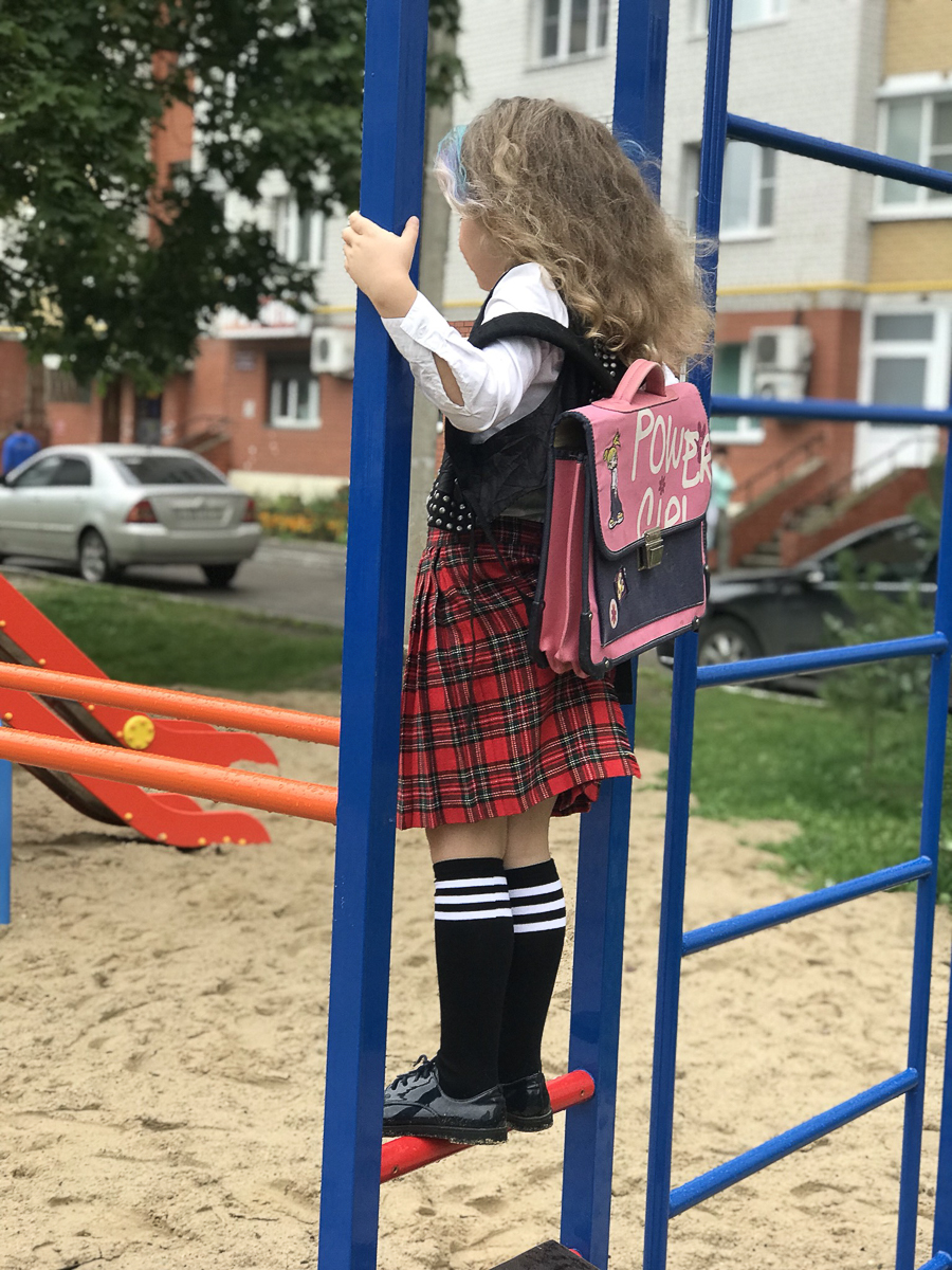 “Сколько стоит собрать ребенка в первый класс?” - накануне начала нового учебного года это вопрос лидирует на “мамских” форумах. Разбег от 5 до 50 тысяч рублей! Так ли это на самом деле?