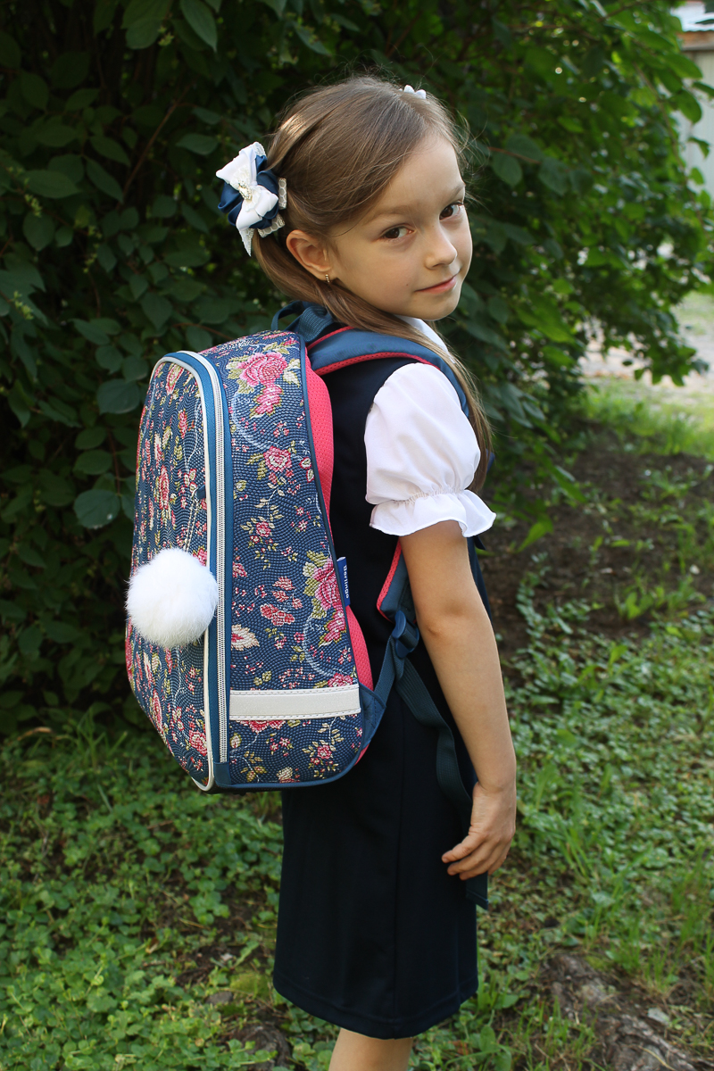 “Сколько стоит собрать ребенка в первый класс?” - накануне начала нового учебного года это вопрос лидирует на “мамских” форумах. Разбег от 5 до 50 тысяч рублей! Так ли это на самом деле?