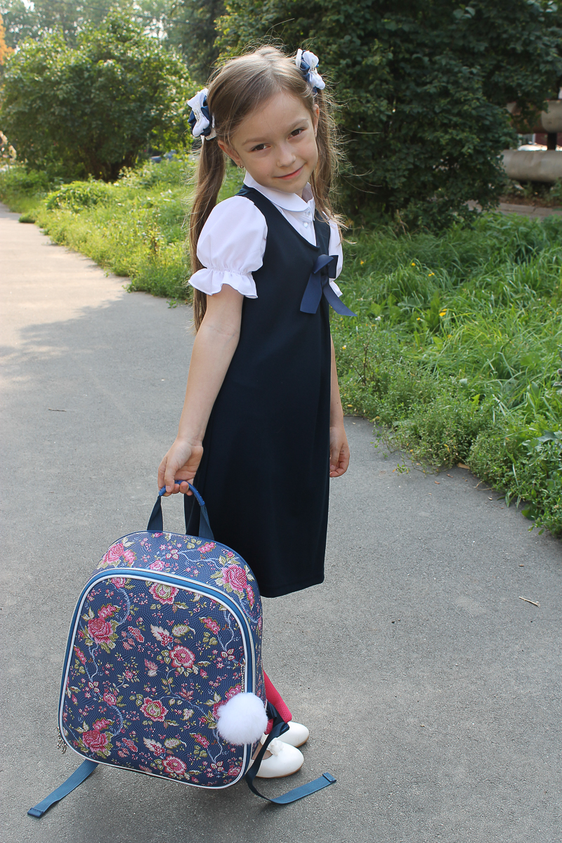 “Сколько стоит собрать ребенка в первый класс?” - накануне начала нового учебного года это вопрос лидирует на “мамских” форумах. Разбег от 5 до 50 тысяч рублей! Так ли это на самом деле?