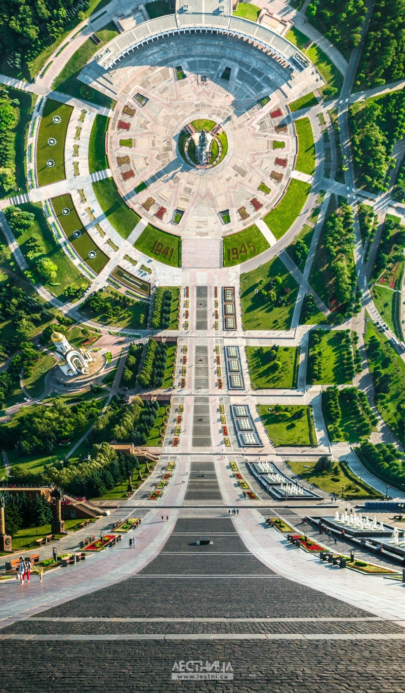 Серия снимков в стиле Inception от владимирской студии “Лестница” попала в эфир FoxNews и прославилась на весь мир. О пути к известности рассказал автор проекта Артем Прудентов