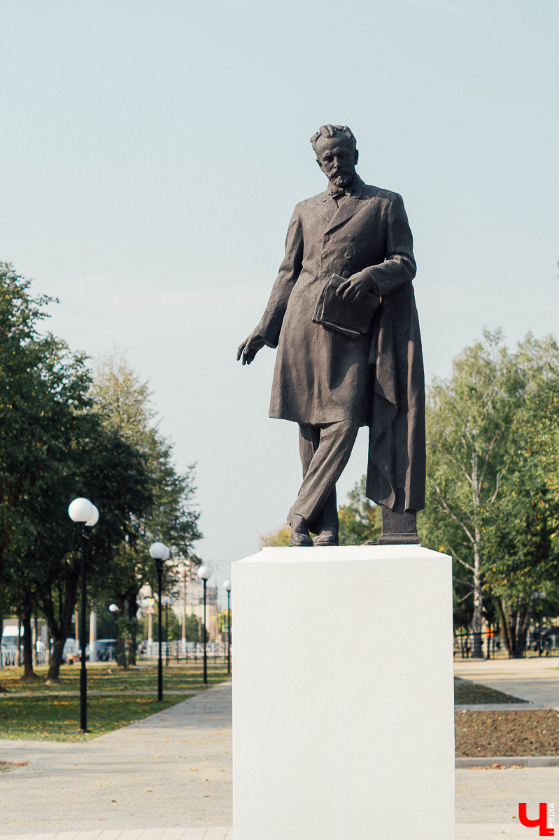 Заканчиваются работы над сквером на Чайковского. Туалеты и музыкальное сопровождение появятся позже, все остальное уже готово