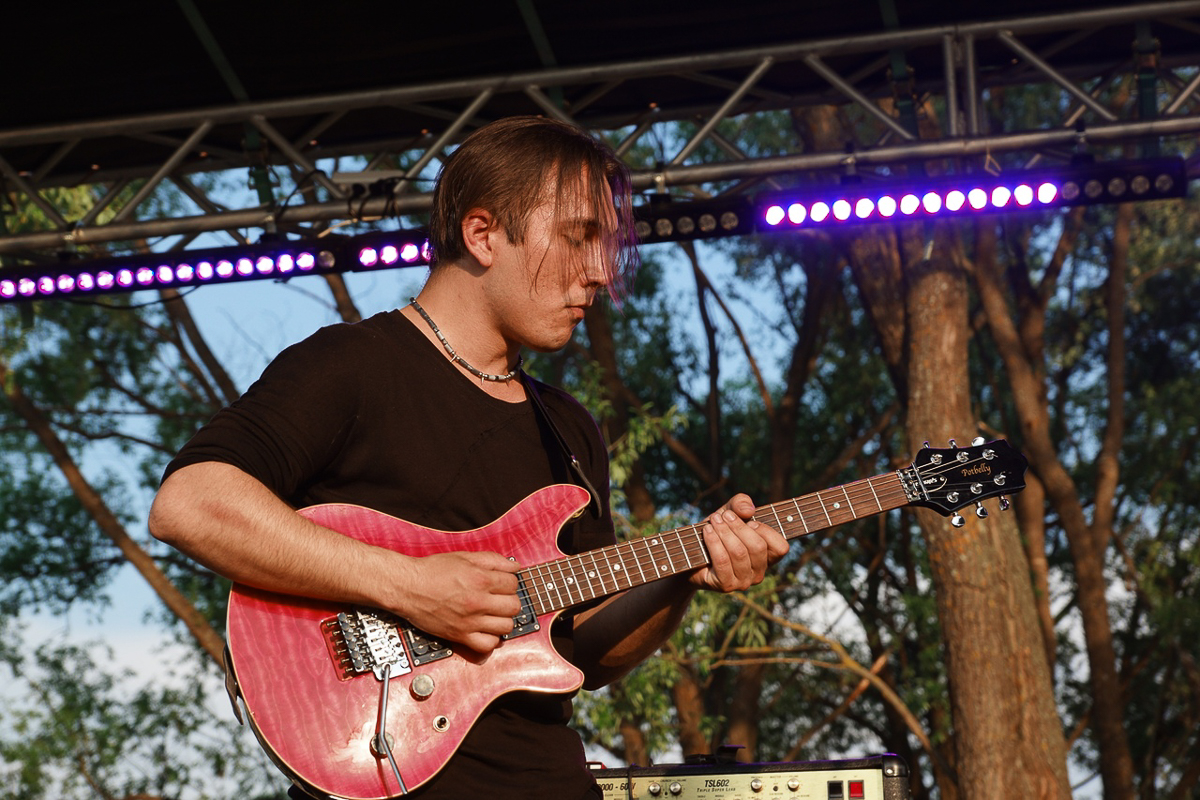 25 августа в ресторане «Макс Брой» пройдет большой сборный концерт владимирских групп «Макс Брой Light». Среди команд, которые участвуют в фестивале, - джазовая группа The Western Lands. Мы поговорили с ее клавишником Юрием Монаховым