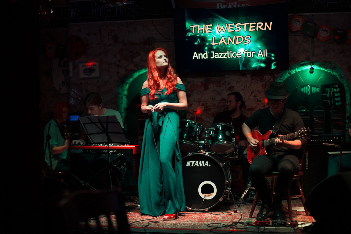 25 августа в ресторане «Макс Брой» пройдет большой сборный концерт владимирских групп «Макс Брой Light». Среди команд, которые участвуют в фестивале, - джазовая группа The Western Lands. Мы поговорили с ее клавишником Юрием Монаховым