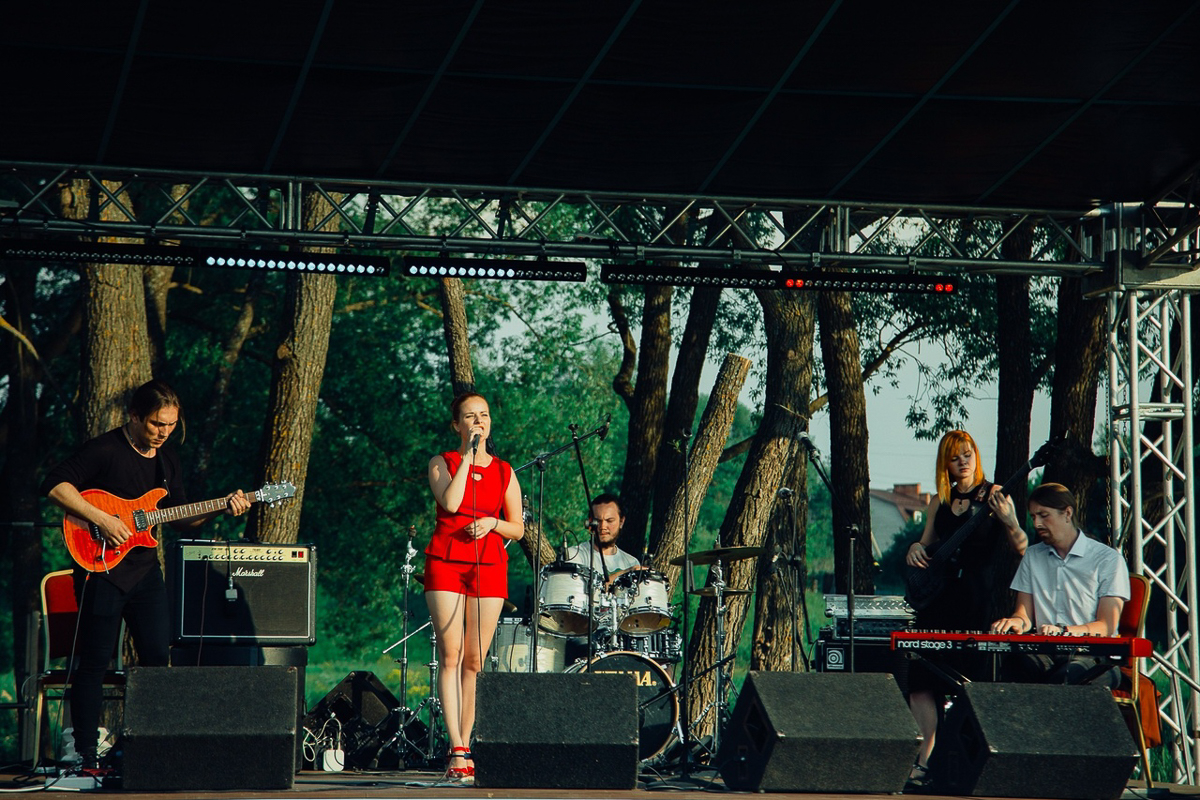 25 августа в ресторане «Макс Брой» пройдет большой сборный концерт владимирских групп «Макс Брой Light». Среди команд, которые участвуют в фестивале, - джазовая группа The Western Lands. Мы поговорили с ее клавишником Юрием Монаховым