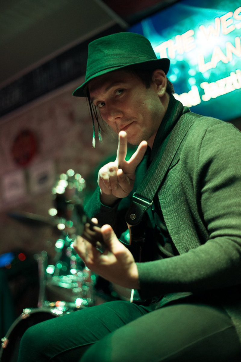 25 августа в ресторане «Макс Брой» пройдет большой сборный концерт владимирских групп «Макс Брой Light». Среди команд, которые участвуют в фестивале, - джазовая группа The Western Lands. Мы поговорили с ее клавишником Юрием Монаховым