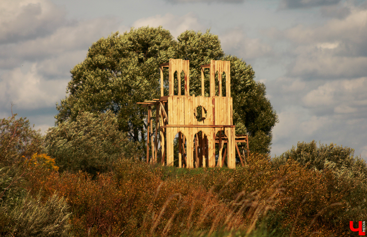 Проект “Река мира” выиграл президентский грант на 4,4 миллиона рублей. За счет этого Нерль и ее берег станут эко-парком. Один из авторов проекта поделился подробностями