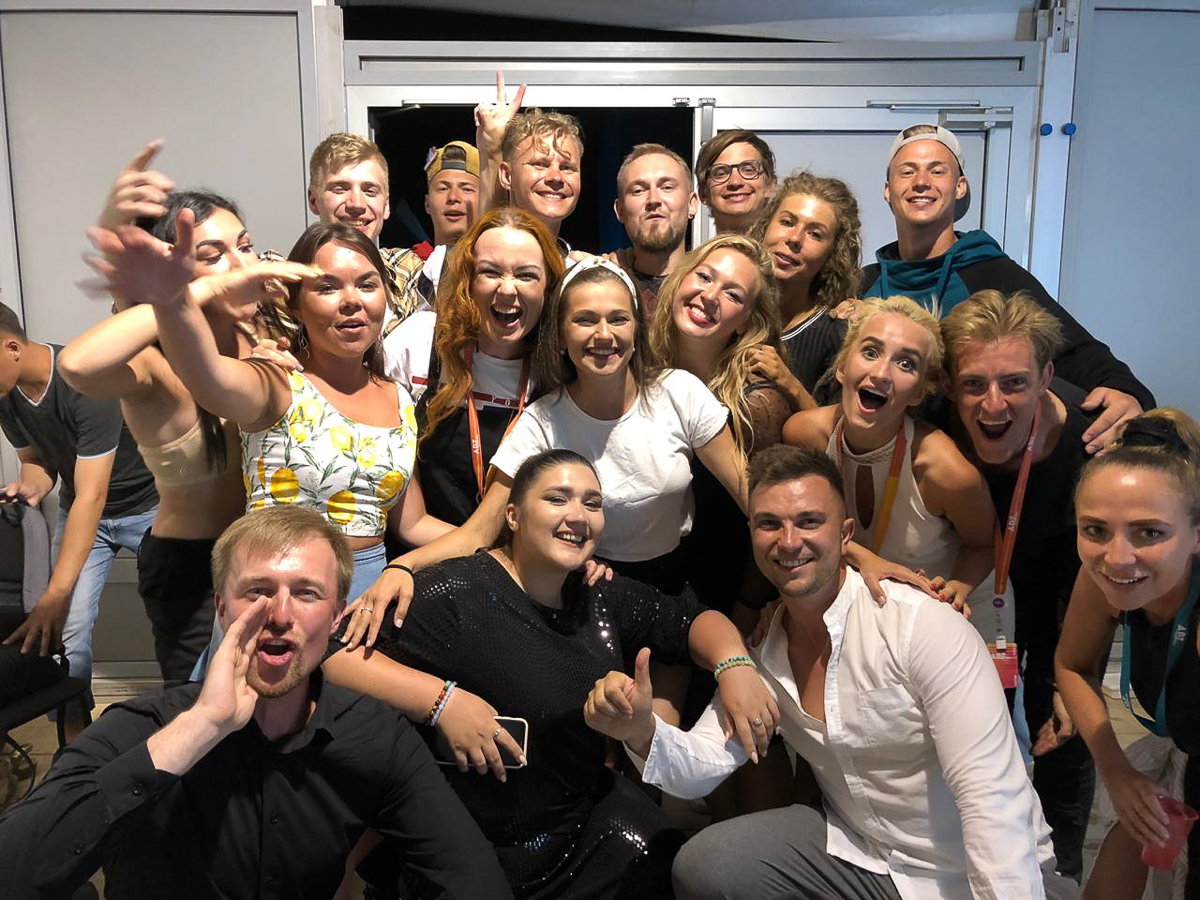 На форуме “Таврида” в Крыму состоялся кастинг для вокалистов, которые хотели попасть в полуфинал конкурса “Новая волна - 2020”. Среди прошедших отбор оказалась владимирская певица Дария Курпаяниди