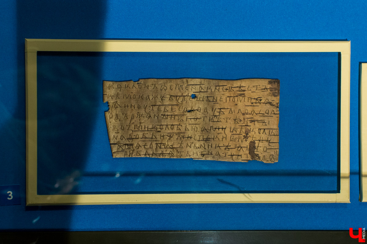 В музее “Палаты” открылась выставка “Прекрасное средневековье: Женщина Древней Руси в дому, и на миру”. Здесь собраны удивительные экспонаты из Великого Новгорода